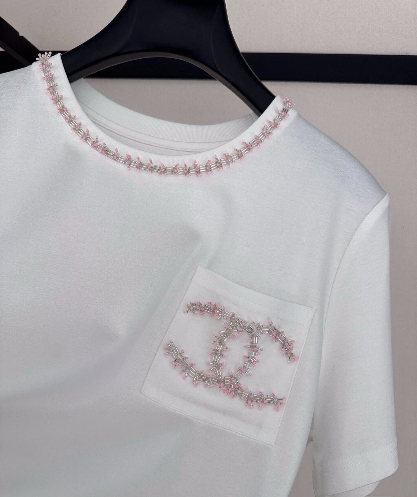 26SS New Pearl-Trimmed Double C Pocket T-Shirt, with light pink pearl and stripe embellishments on the neckline and pockets.