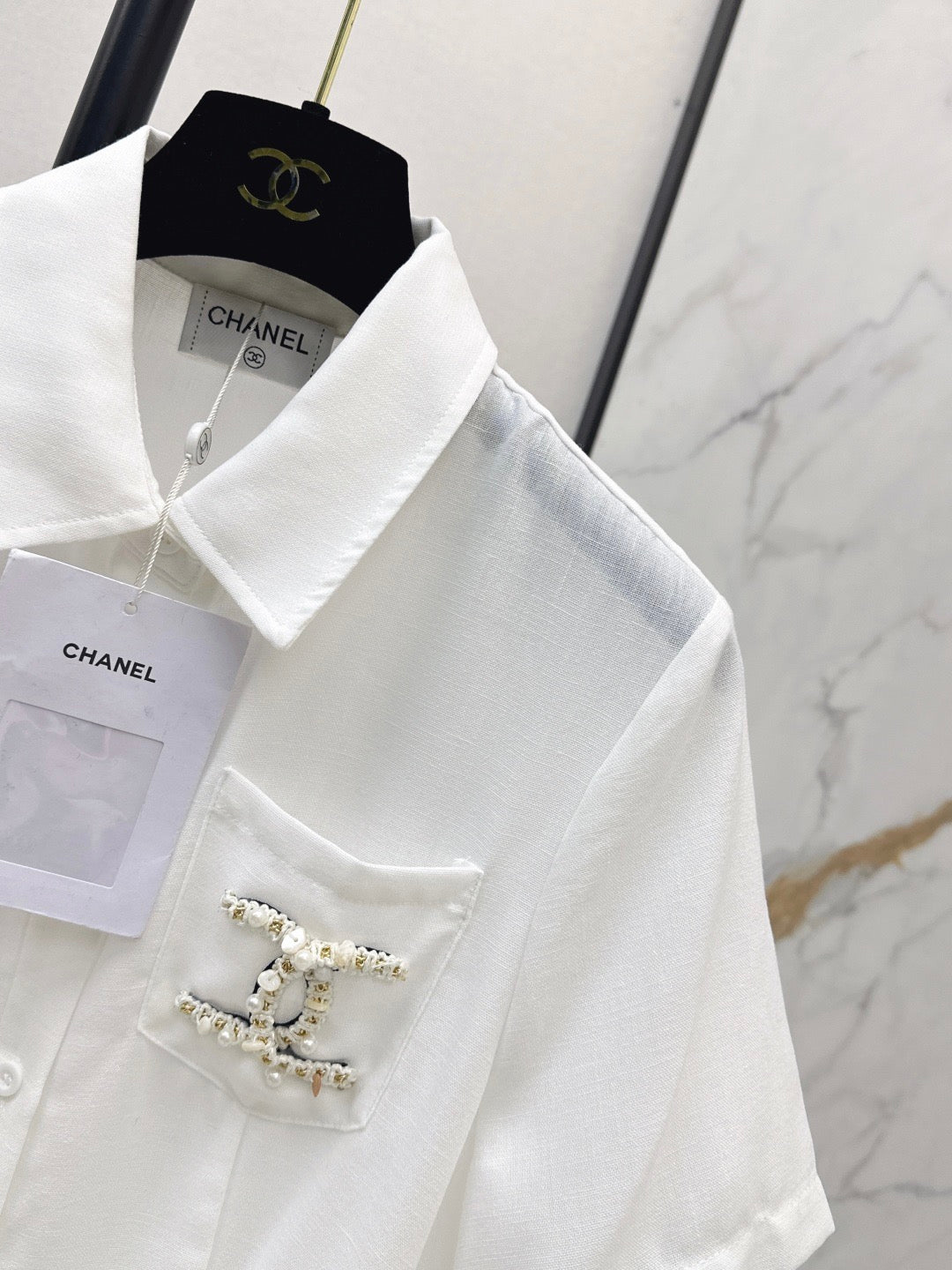 26SS — Latest Spring/Summer Collection: Long Dress with Beaded Pocket Embellishment 🤍 Features pearls at the pockets alongside a woven metal Double-C logo.