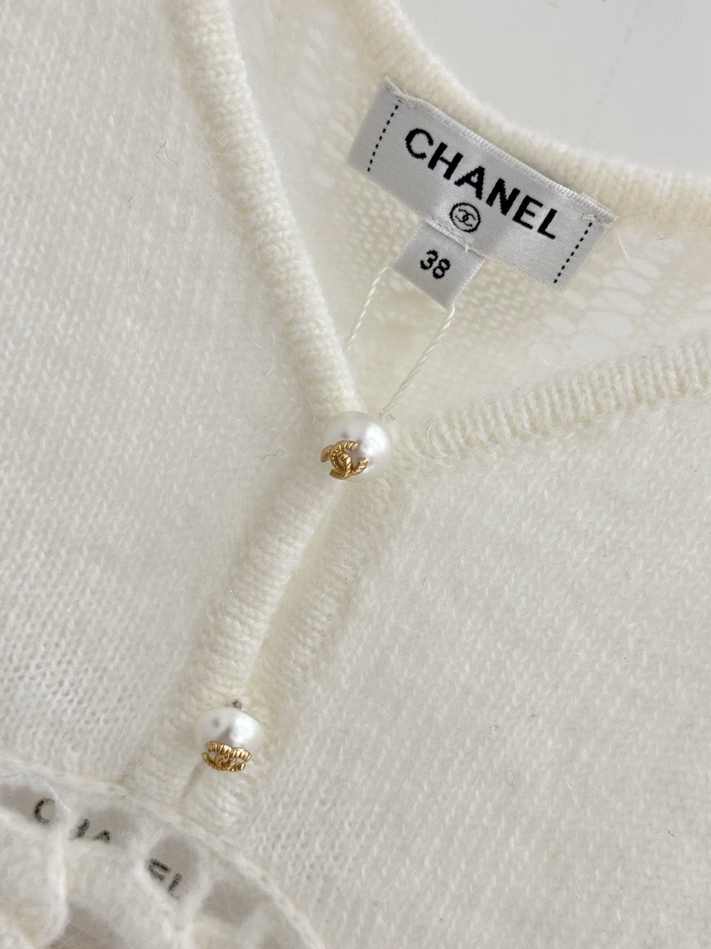 Spring/Summer '26 New Arrival: A Chanel-style open-knit vest, delicately adorned with pearls—an exquisite and versatile wardrobe staple.