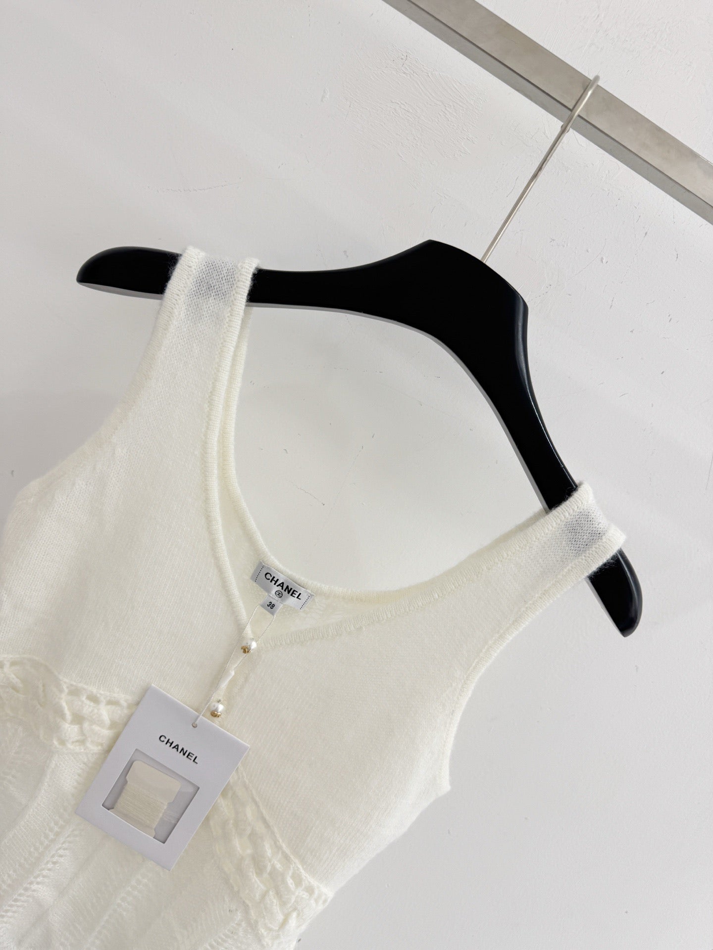 Spring/Summer '26 New Arrival: A Chanel-style open-knit vest, delicately adorned with pearls—an exquisite and versatile wardrobe staple.