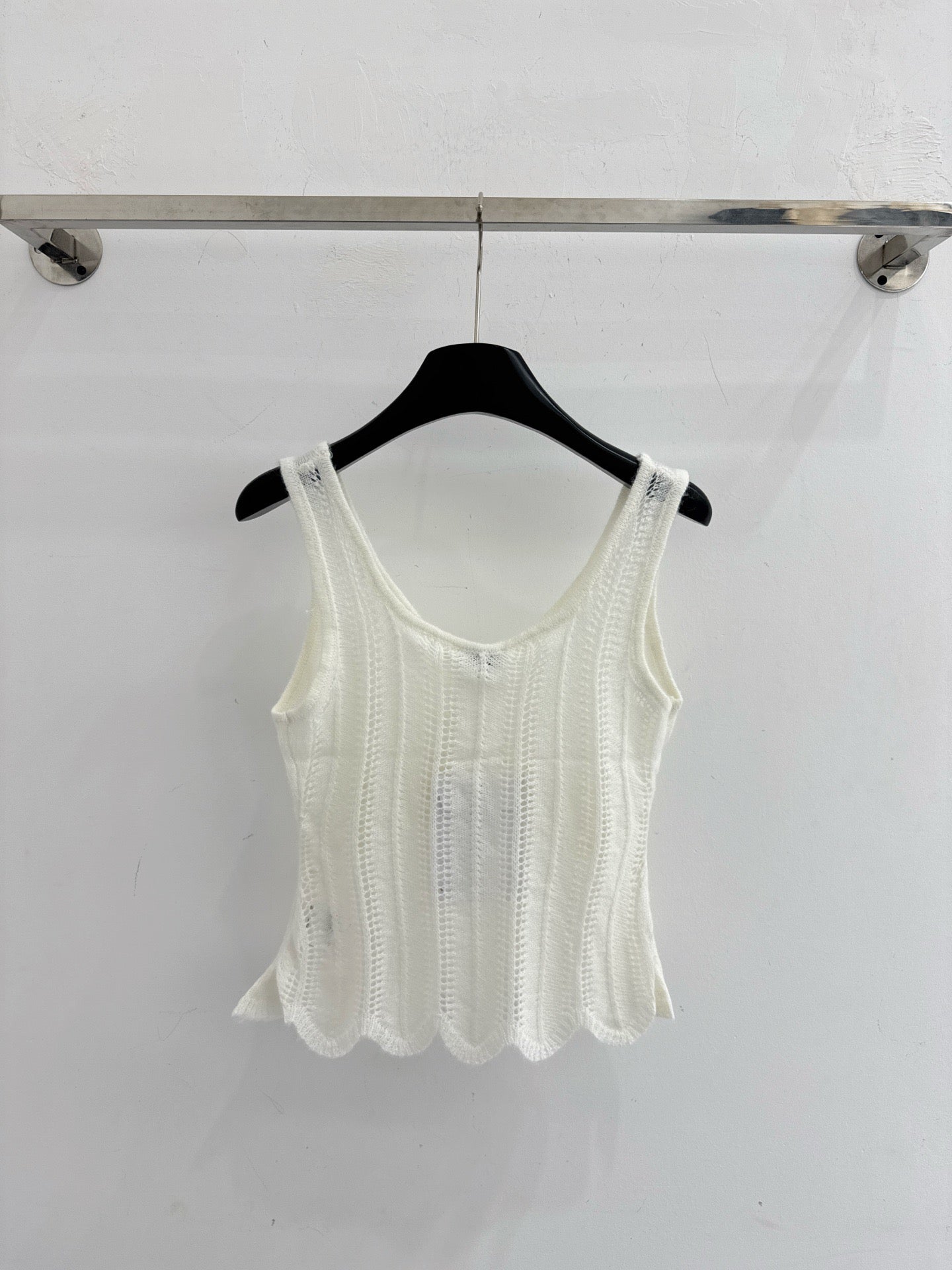 Spring/Summer '26 New Arrival: A Chanel-style open-knit vest, delicately adorned with pearls—an exquisite and versatile wardrobe staple.