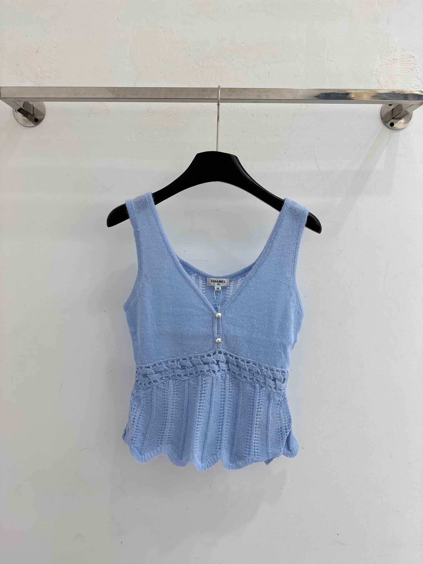 Spring/Summer '26 New Arrival: A Chanel-style open-knit vest, delicately adorned with pearls—an exquisite and versatile wardrobe staple.