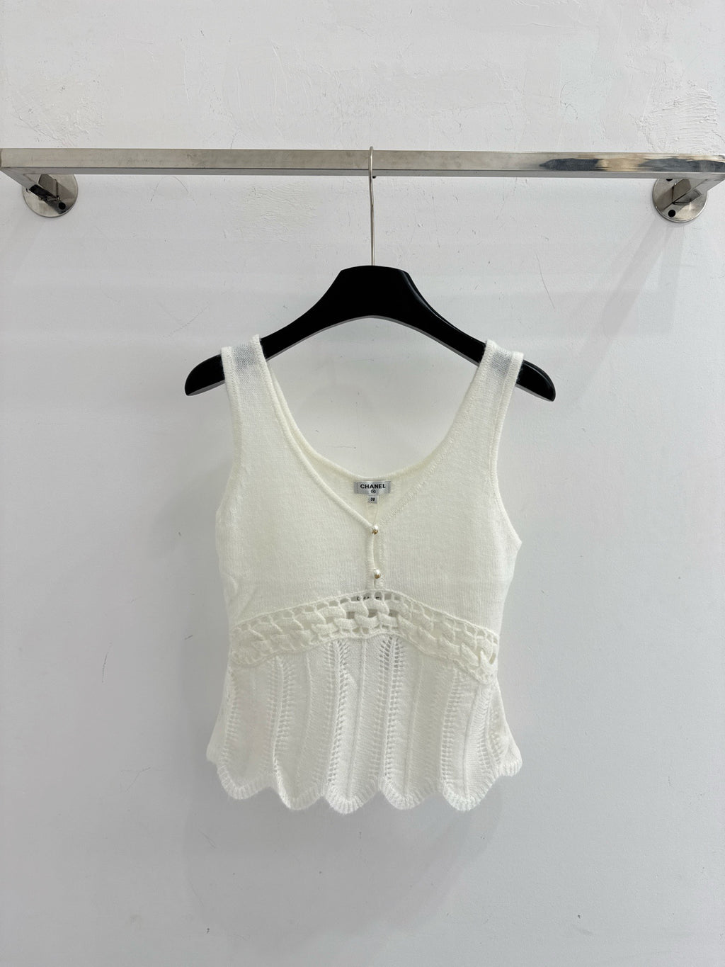 Spring/Summer '26 New Arrival: A Chanel-style open-knit vest, delicately adorned with pearls—an exquisite and versatile wardrobe staple.