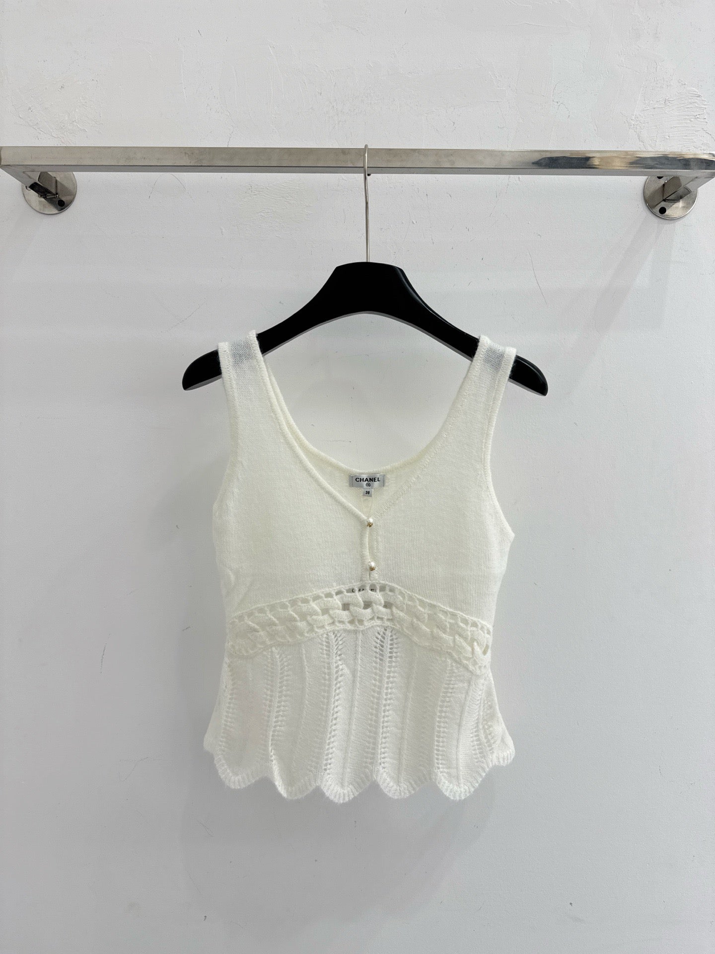 Spring/Summer '26 New Arrival: A Chanel-style open-knit vest, delicately adorned with pearls—an exquisite and versatile wardrobe staple.
