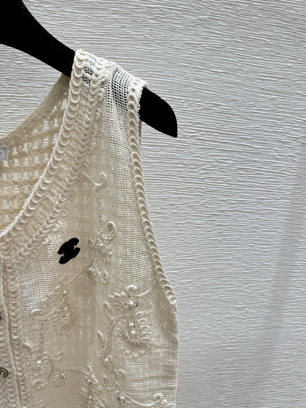 2026 New Arrival: Sleeveless V-Neck Knit Top in Apricot — Featuring Openwork Logo Pattern, Pearl Embroidery, and Single-Breasted Design