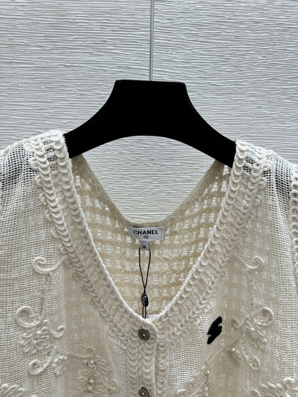 2026 New Arrival: Sleeveless V-Neck Knit Top in Apricot — Featuring Openwork Logo Pattern, Pearl Embroidery, and Single-Breasted Design