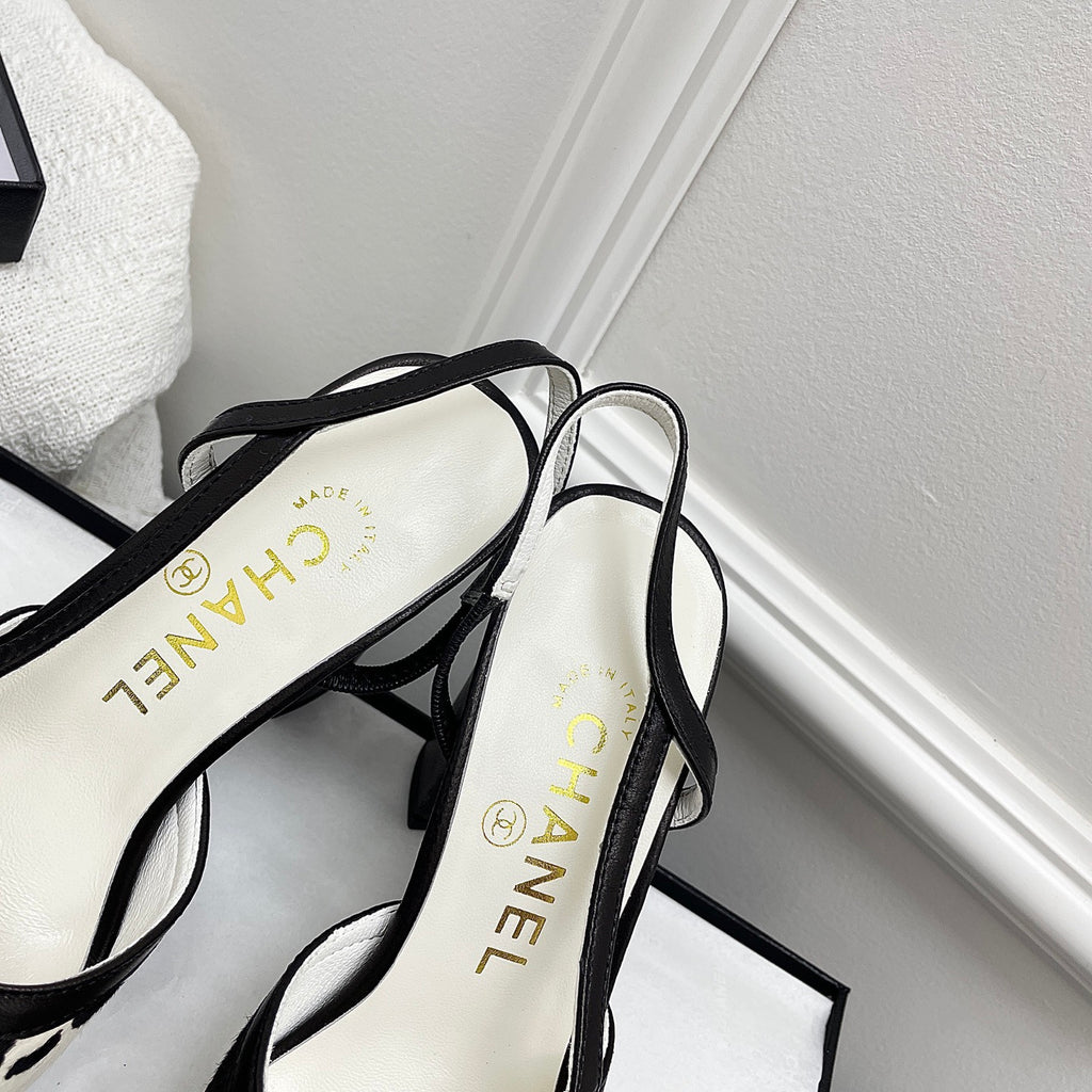A true classic—the quintessential staple. These versatile women's sandals feature a color-block design, a sturdy block heel, and an open-back silhouette. Crafted with a genuine sheepskin lining and an authentic Italian leather sole.