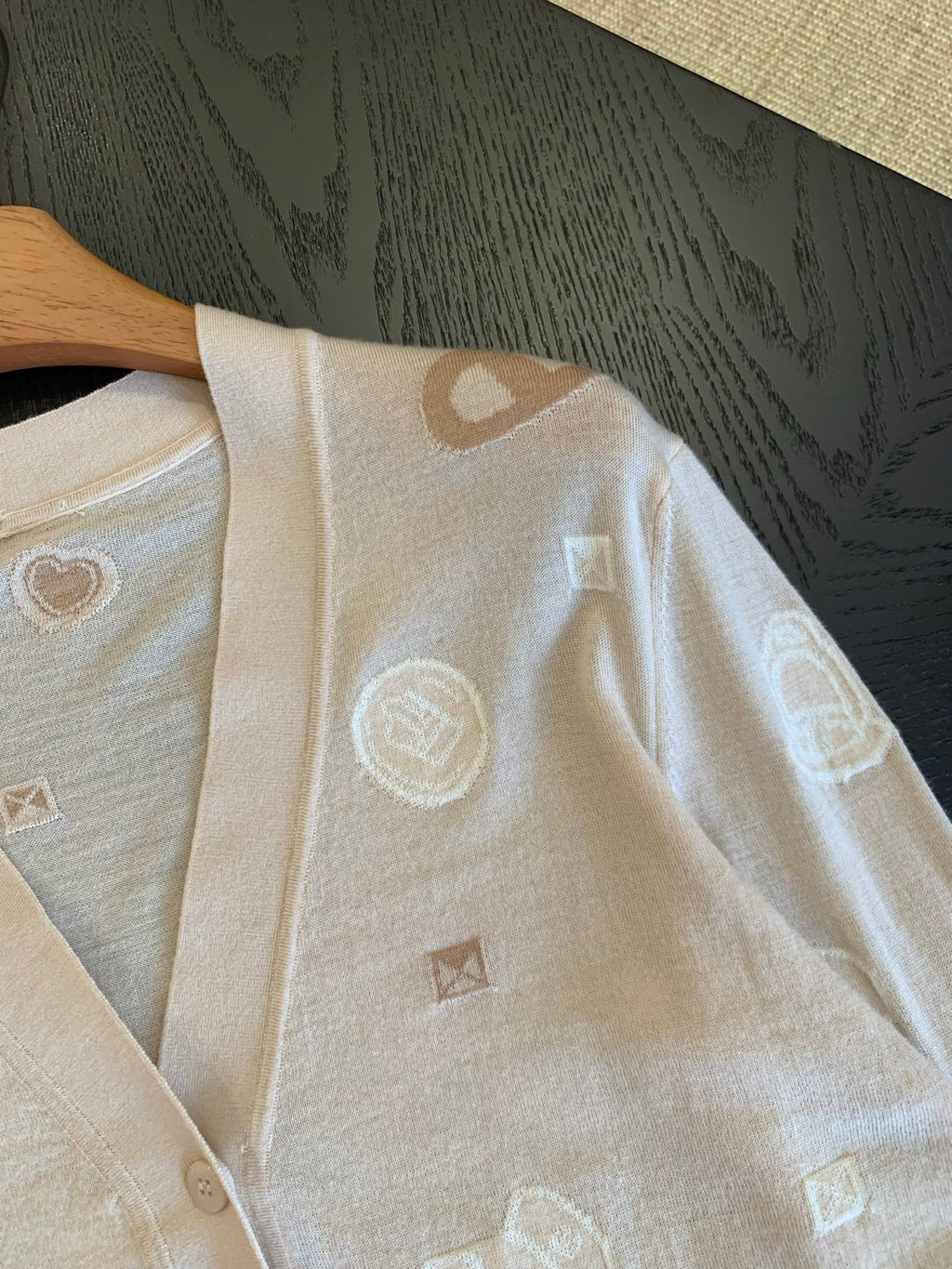 New Wool Jacquard V-Neck Knit Cardigan