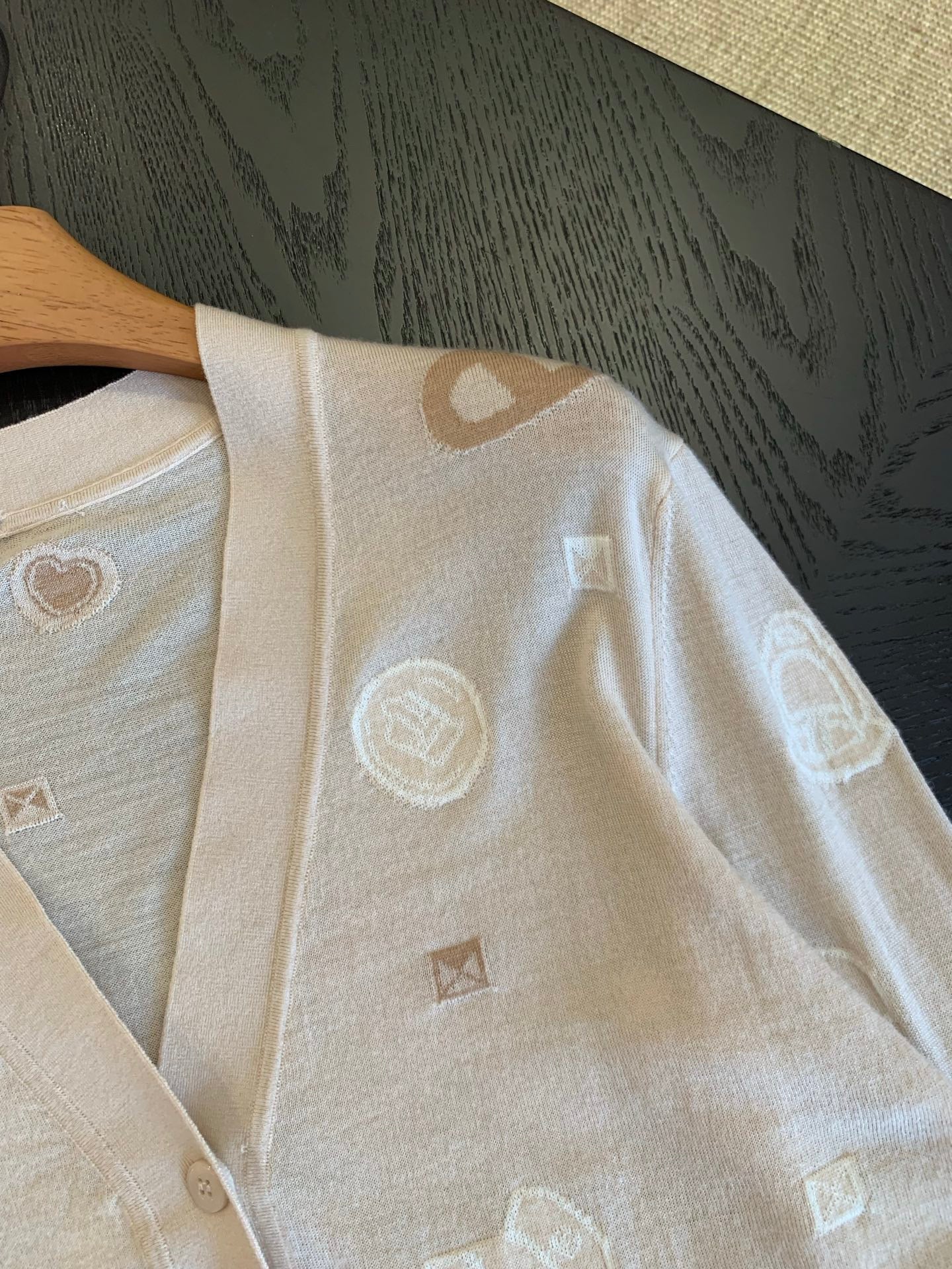 New Wool Jacquard V-Neck Knit Cardigan
