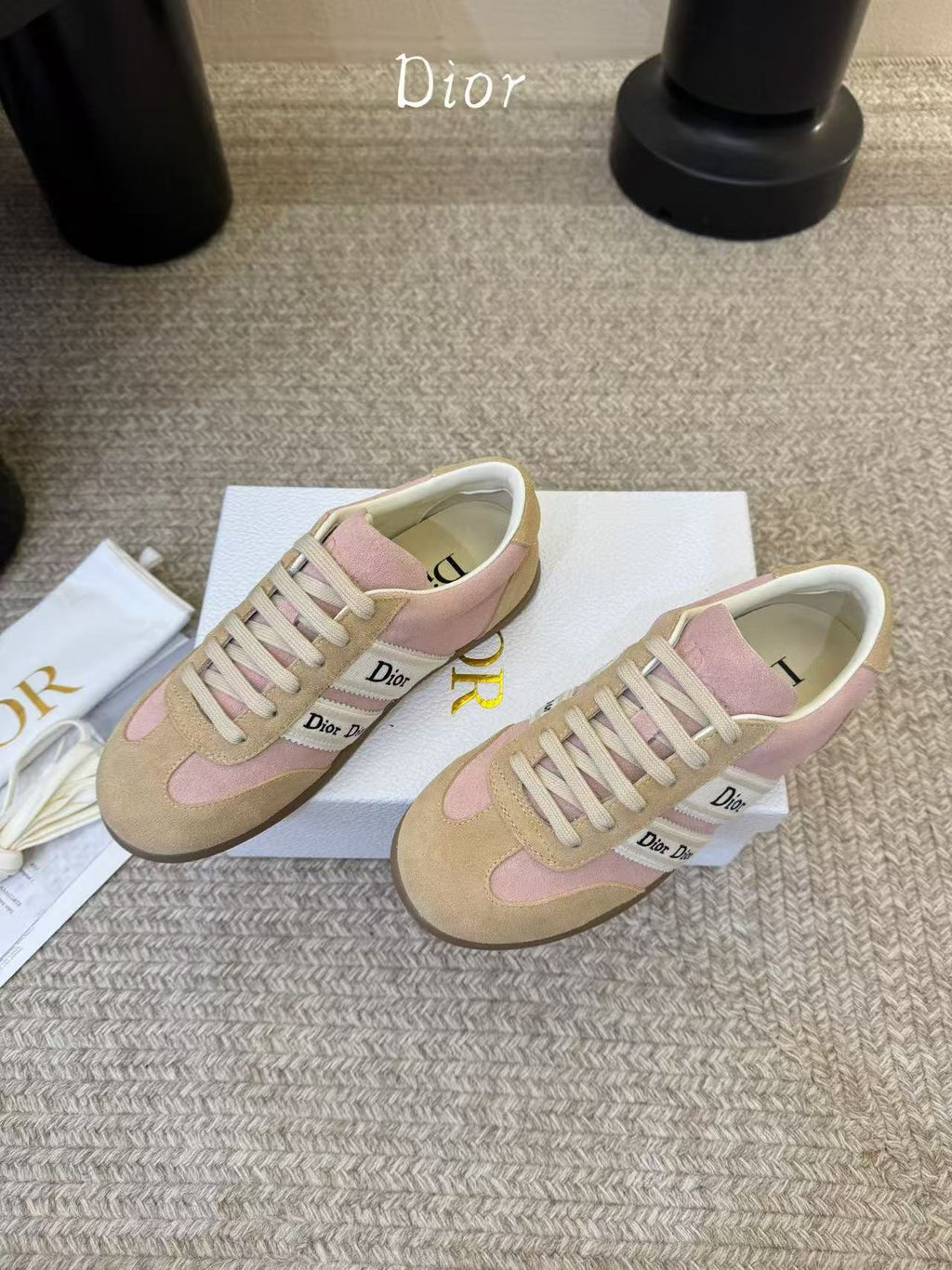 Classic low-top sneakers, featuring a combination of leather and suede.