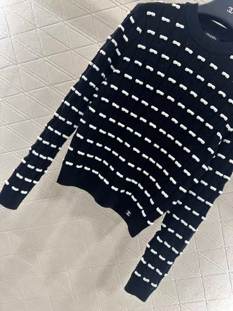 Bow Knit Long-Sleeved Top