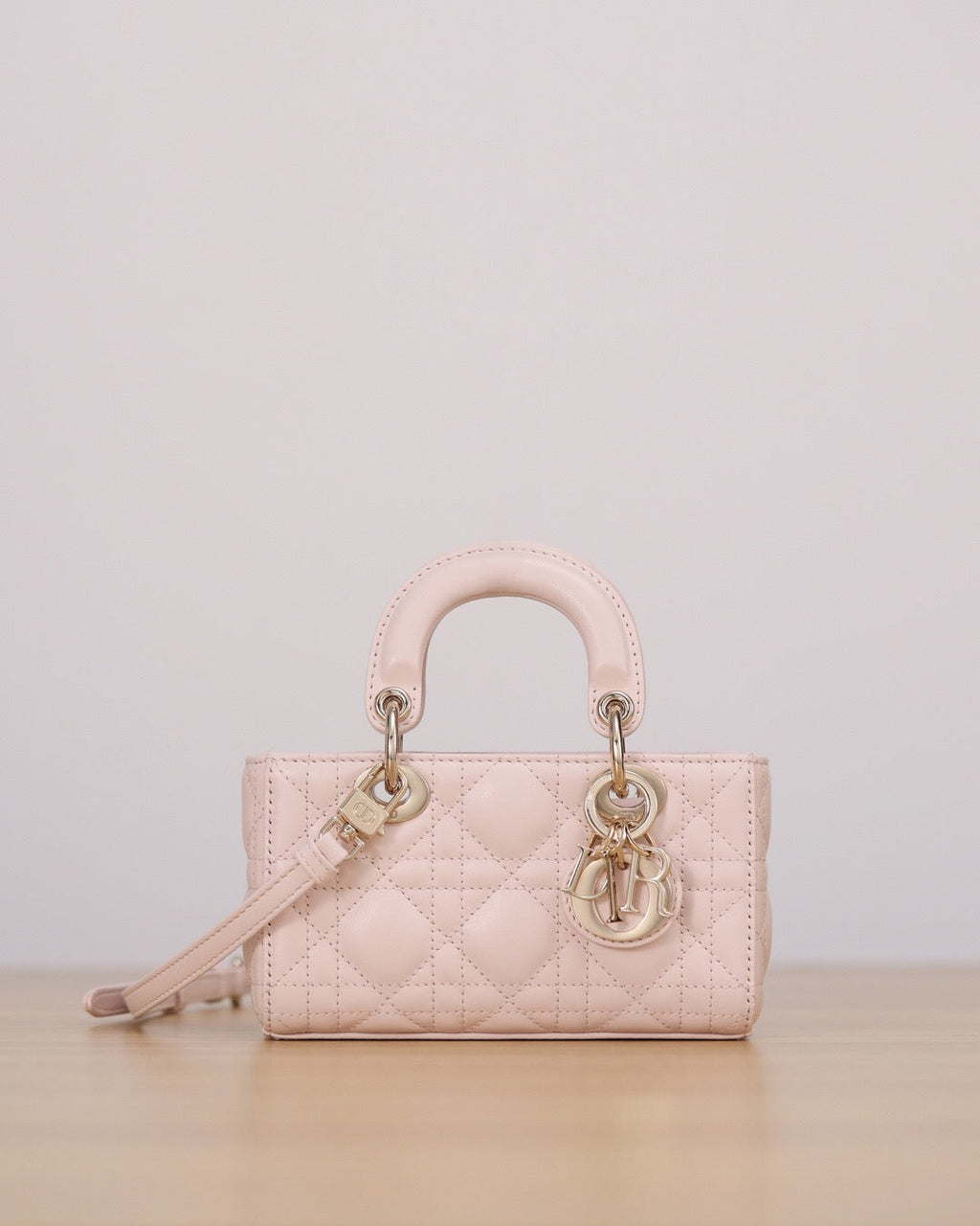 25FW NEW Pink Woven Leather Handbag