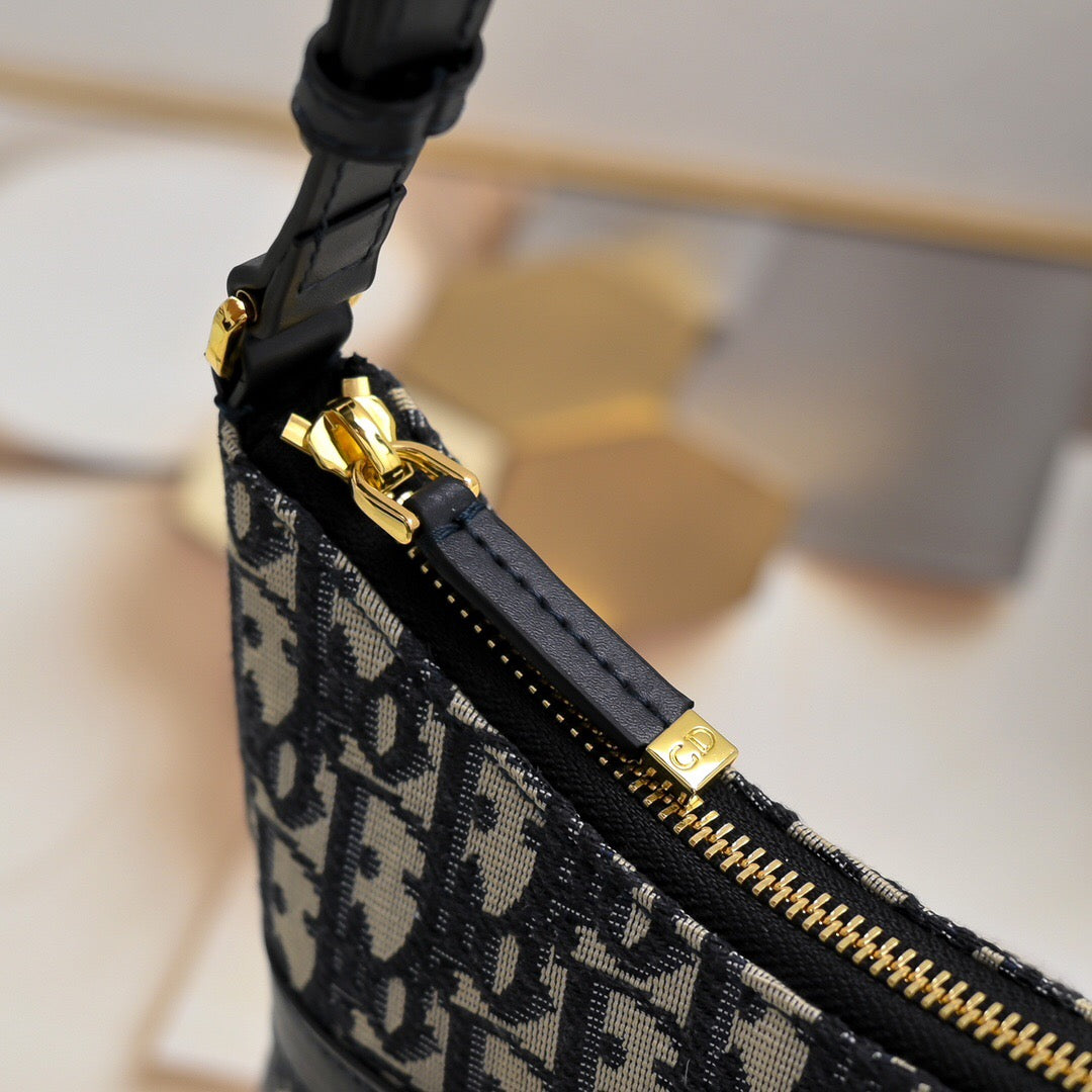 25FW NEW Single-shoulder dumpling bag