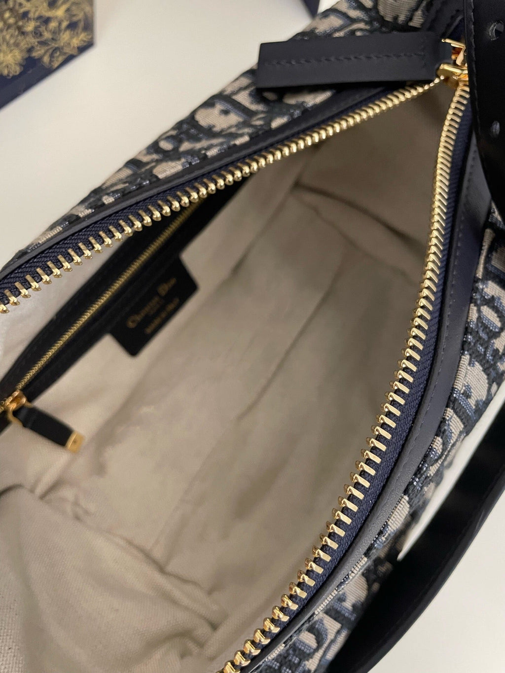 25FW NEW Relaxed-style Hobo Bag