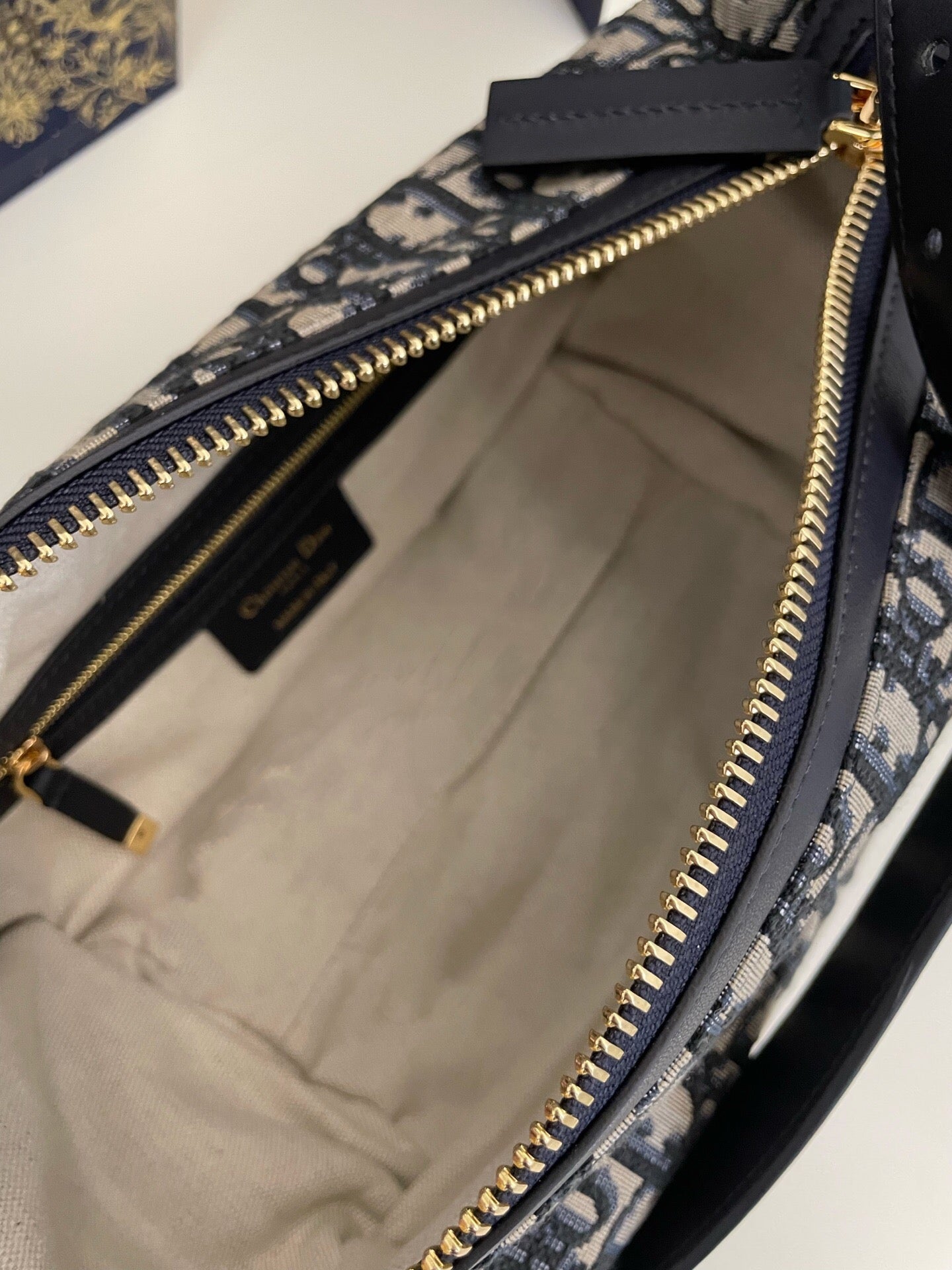 25FW NEW Relaxed-style Hobo Bag
