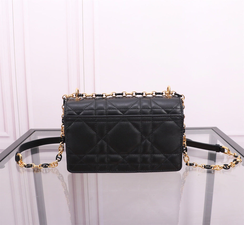 25FW NEW Chain Handbag