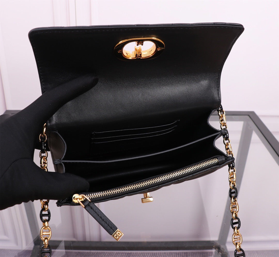 25FW NEW Chain Handbag