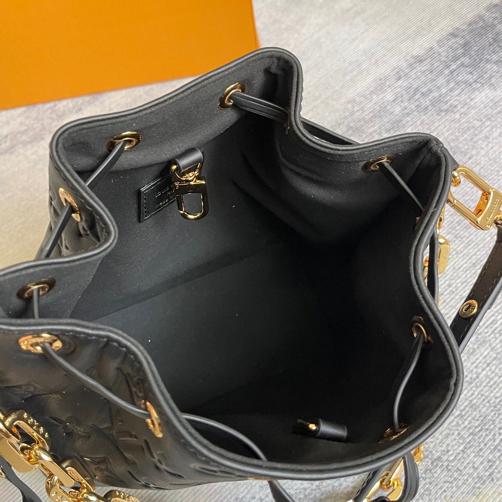 25FW NEW Embossed Chain Bucket Bag
