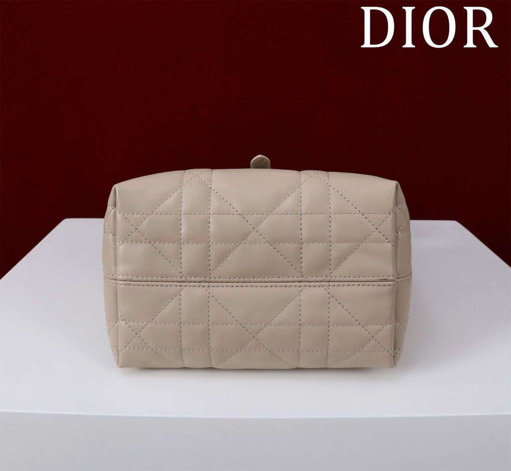 25FW NEW Bag with Woven Pattern