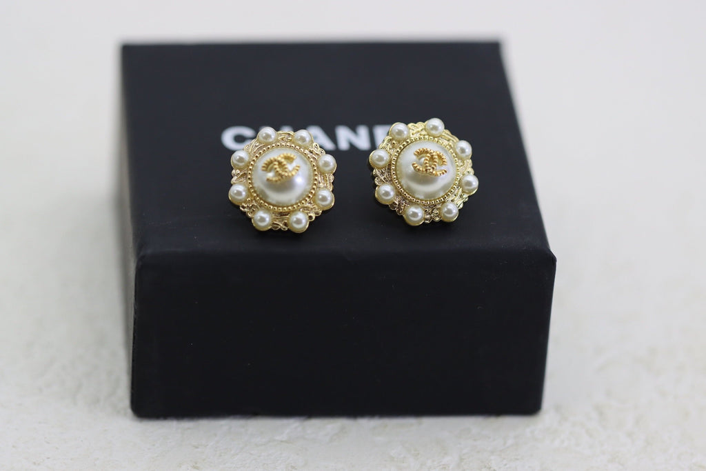 25FW NEW Vintage Pearl Earrings