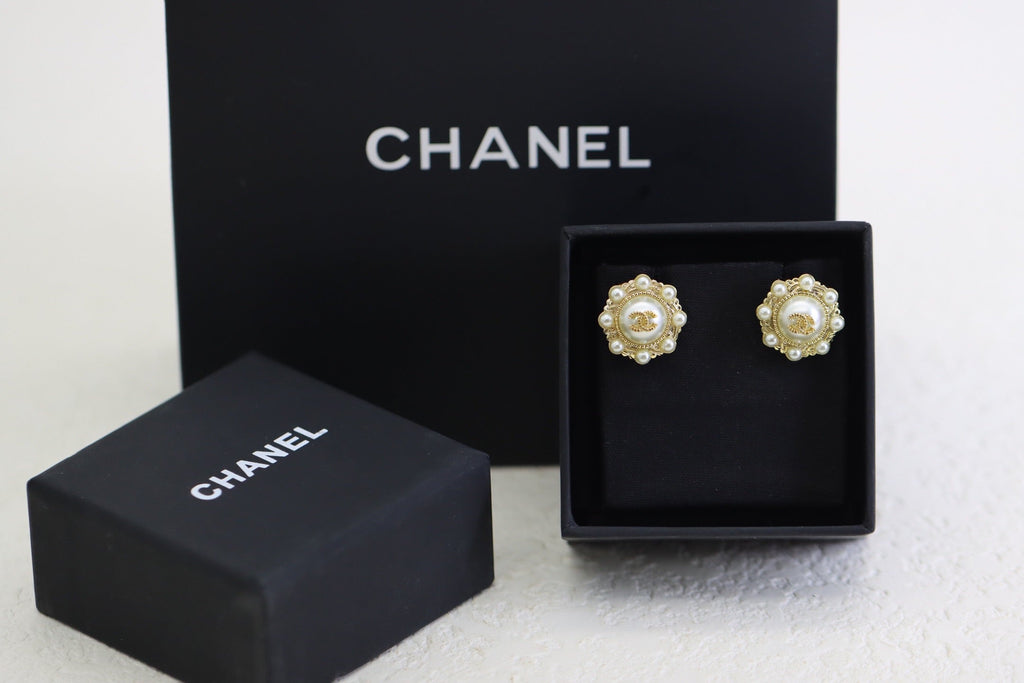 25FW NEW Vintage Pearl Earrings