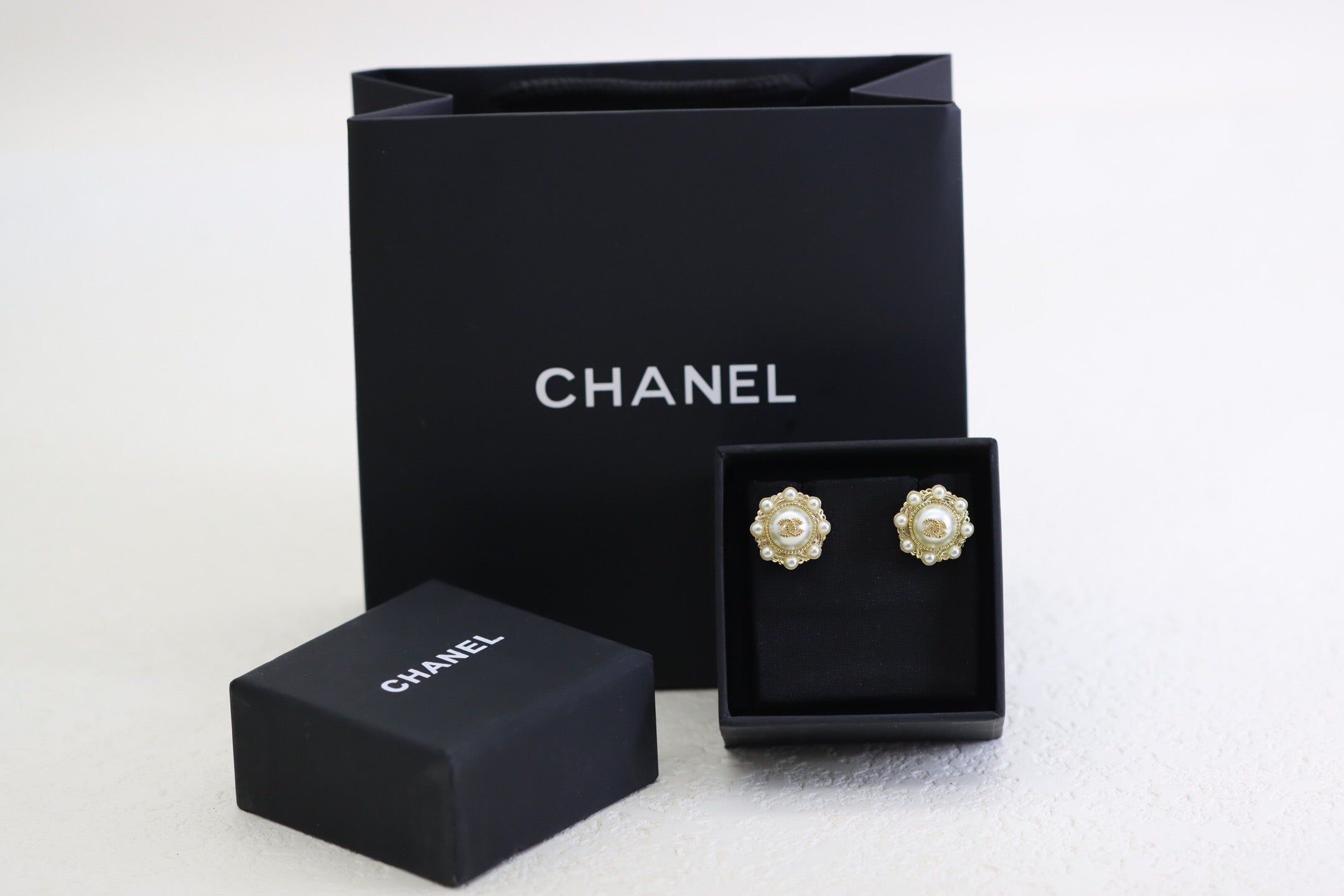 25FW NEW Vintage Pearl Earrings