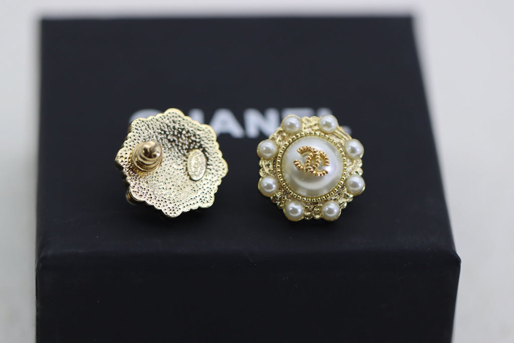 25FW NEW Vintage Pearl Earrings
