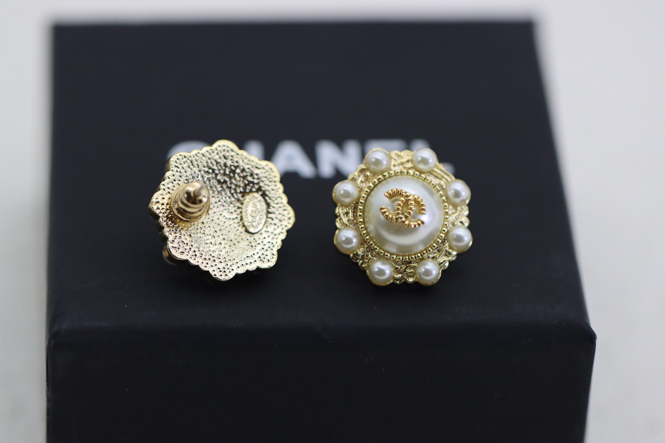 25FW NEW Vintage Pearl Earrings