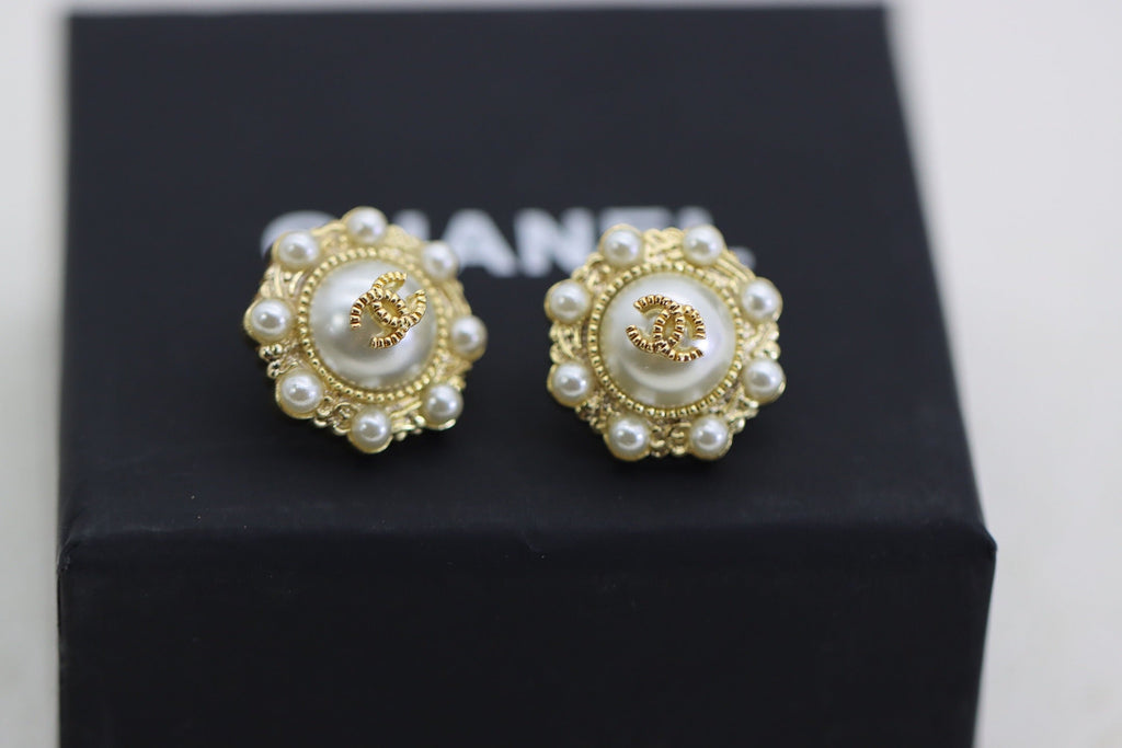 25FW NEW Vintage Pearl Earrings