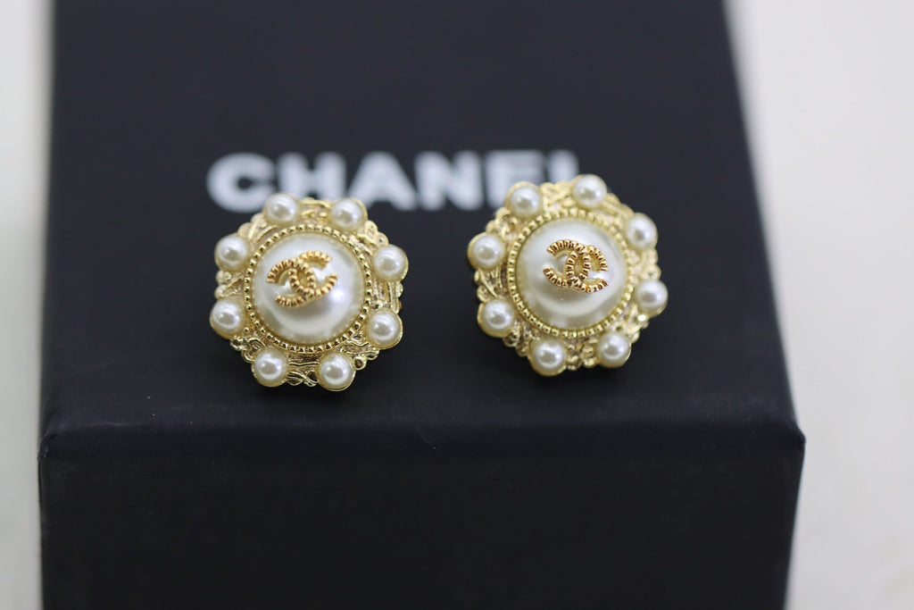25FW NEW Vintage Pearl Earrings