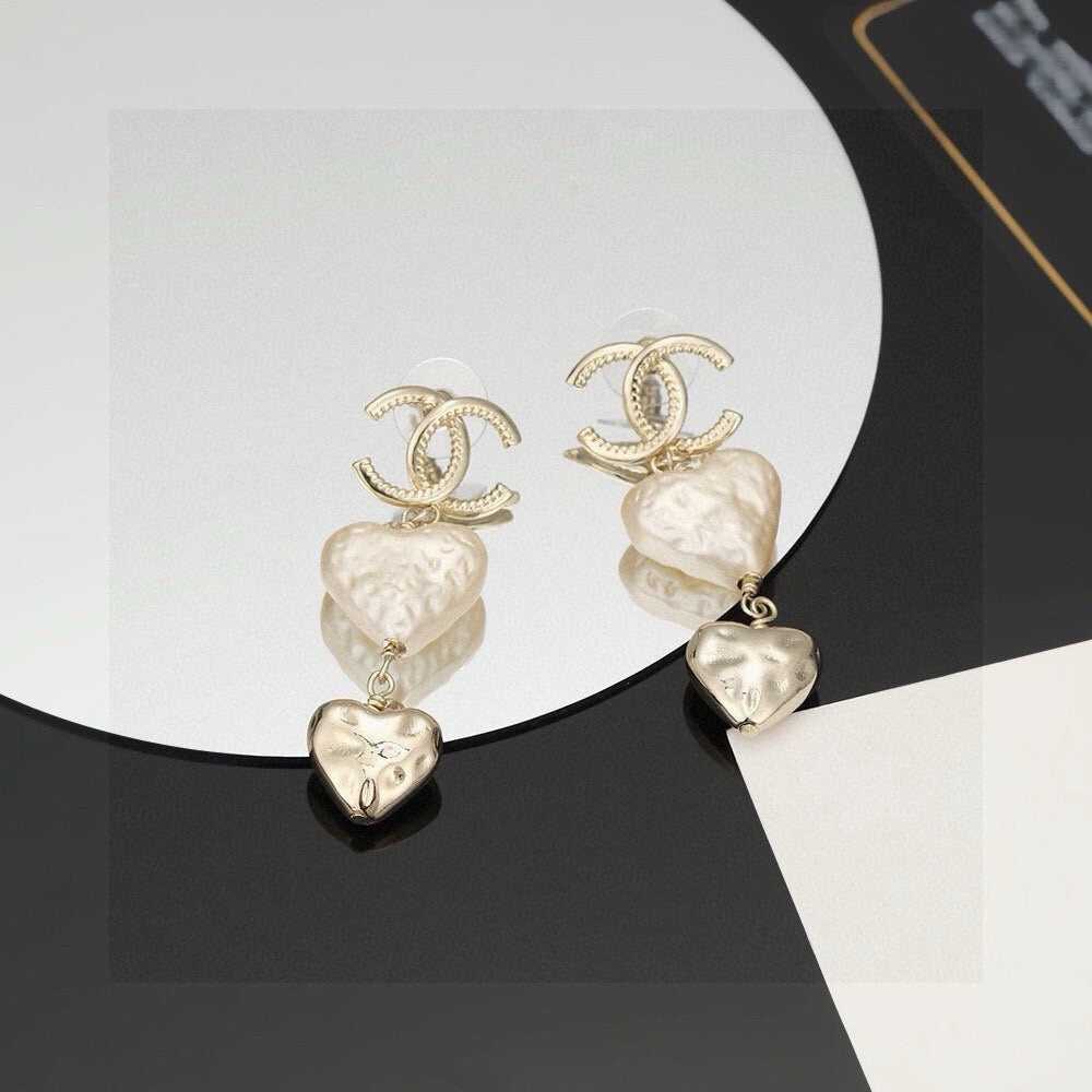 25FW New Trendy Heart-Shaped Earrings