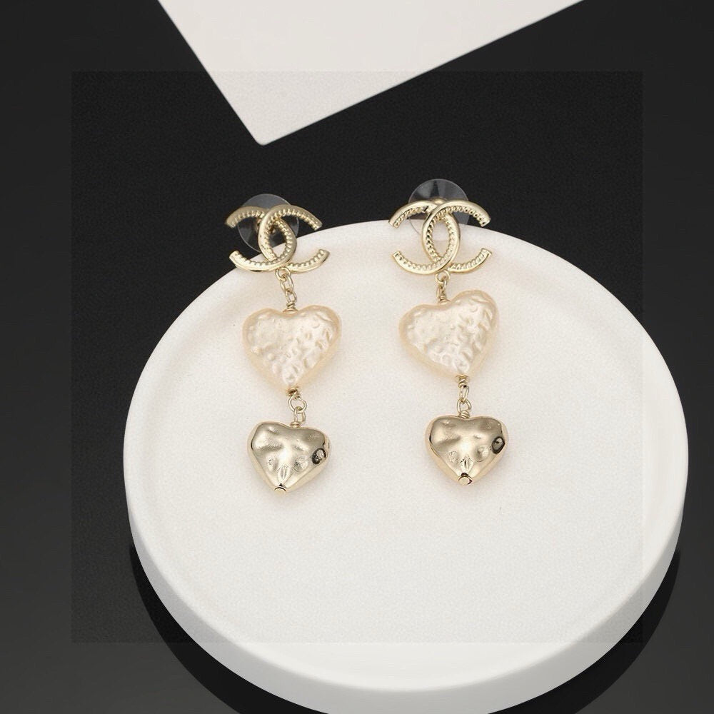 25FW New Trendy Heart-Shaped Earrings