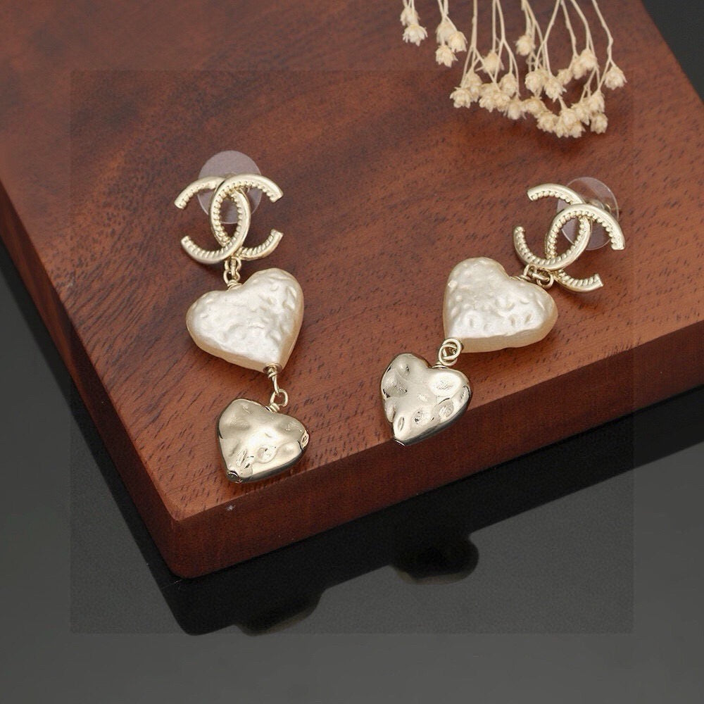 25FW New Trendy Heart-Shaped Earrings