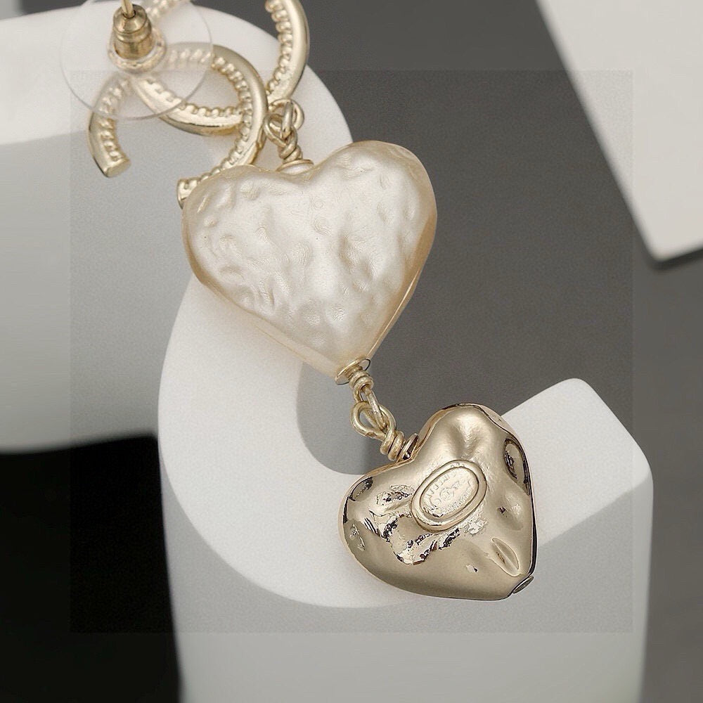 25FW New Trendy Heart-Shaped Earrings