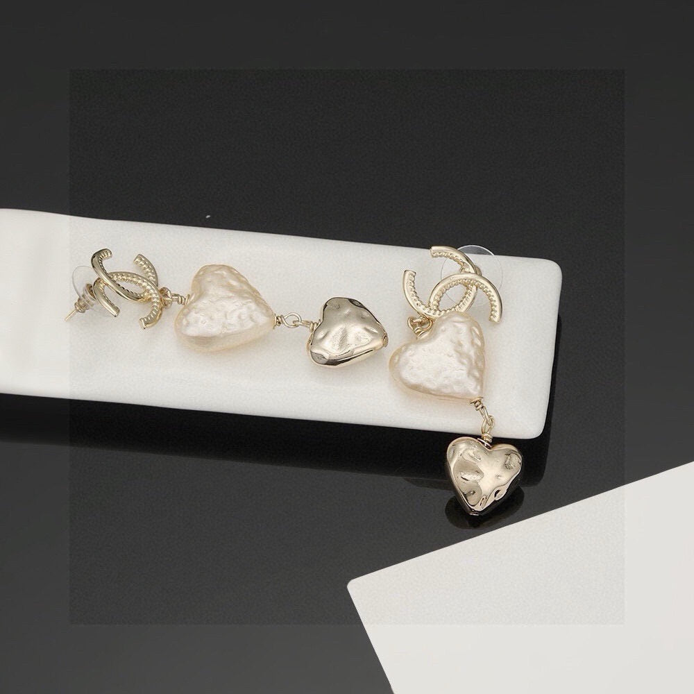 25FW New Trendy Heart-Shaped Earrings