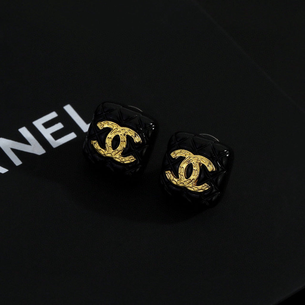 25FW NEW Square-shaped Stud Earrings