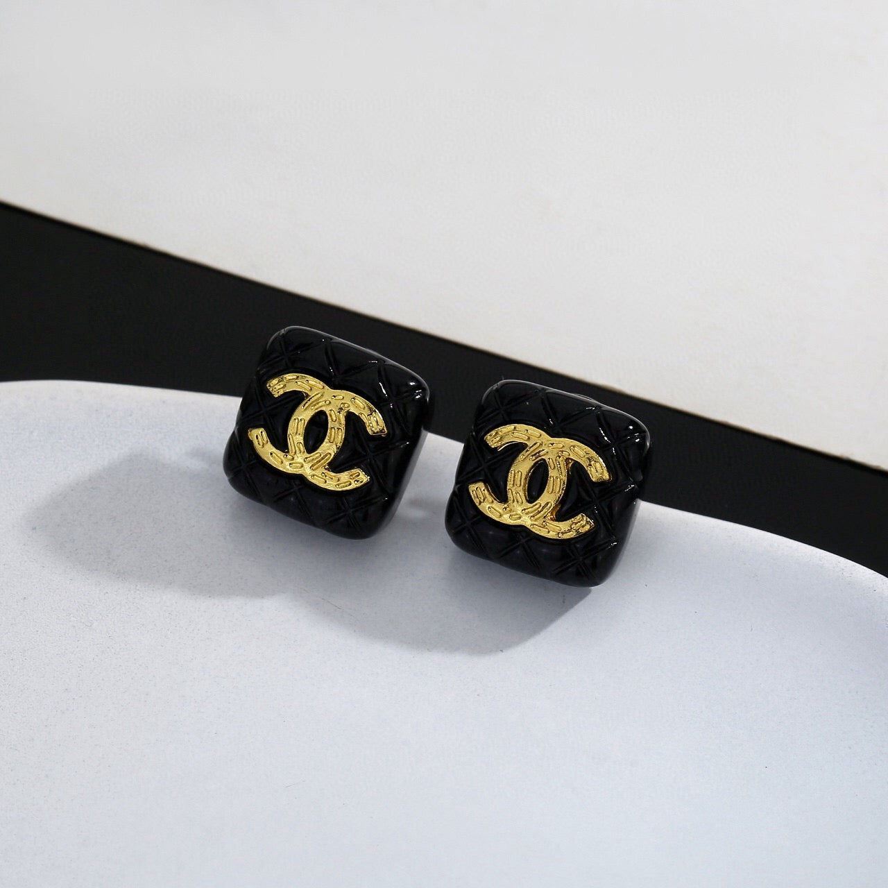 25FW NEW Square-shaped Stud Earrings
