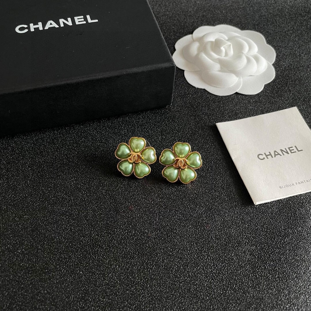 25FW NEW Exquisite Flower Stud Earrings