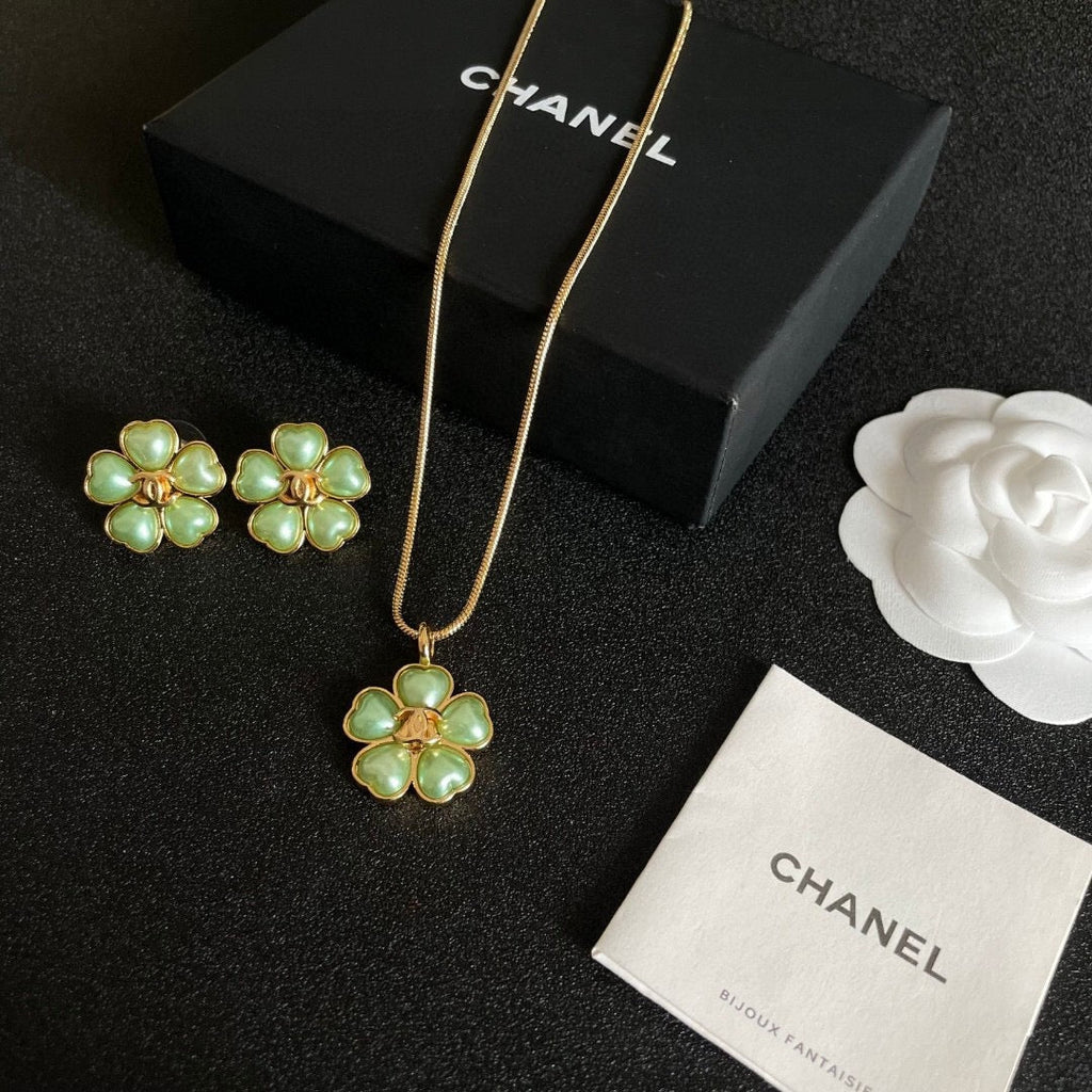 25FW NEW Exquisite Flower Stud Earrings
