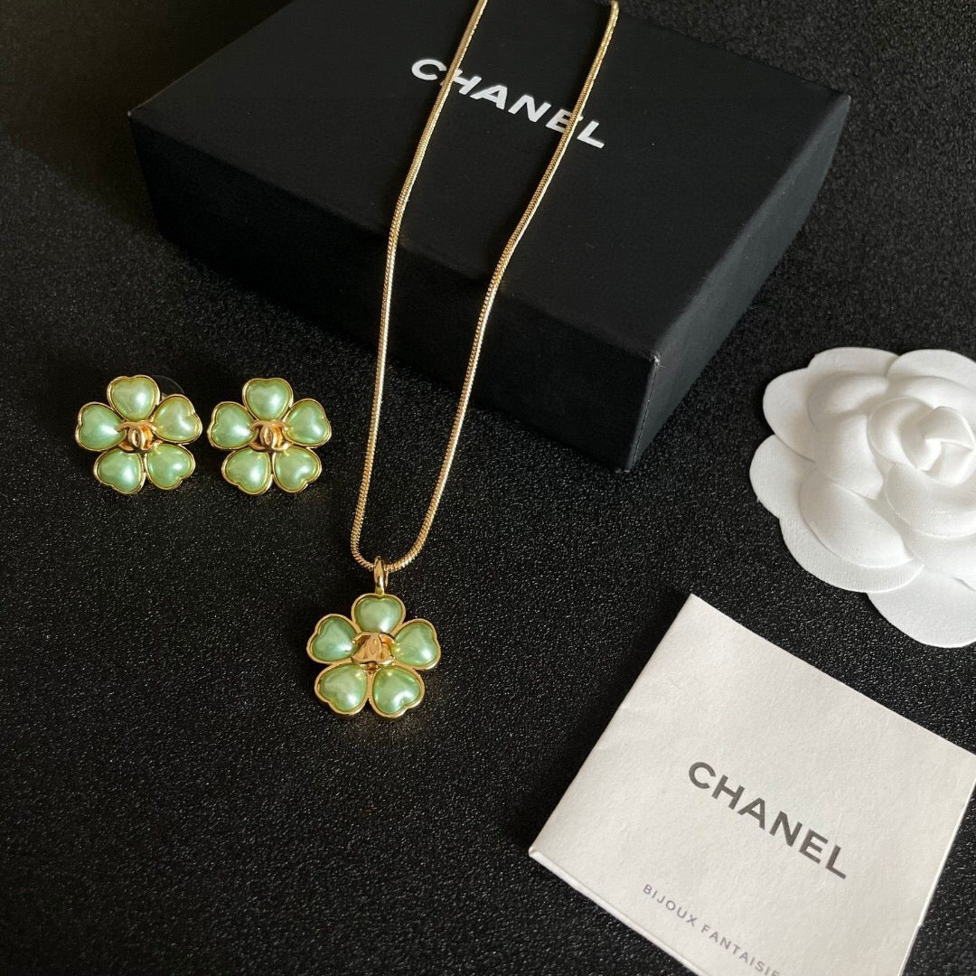 25FW NEW Exquisite Flower Stud Earrings