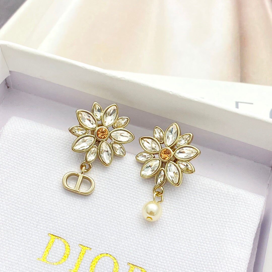 25FW NEW Sweet Stud Earrings with Full Rhinestone Embellishment