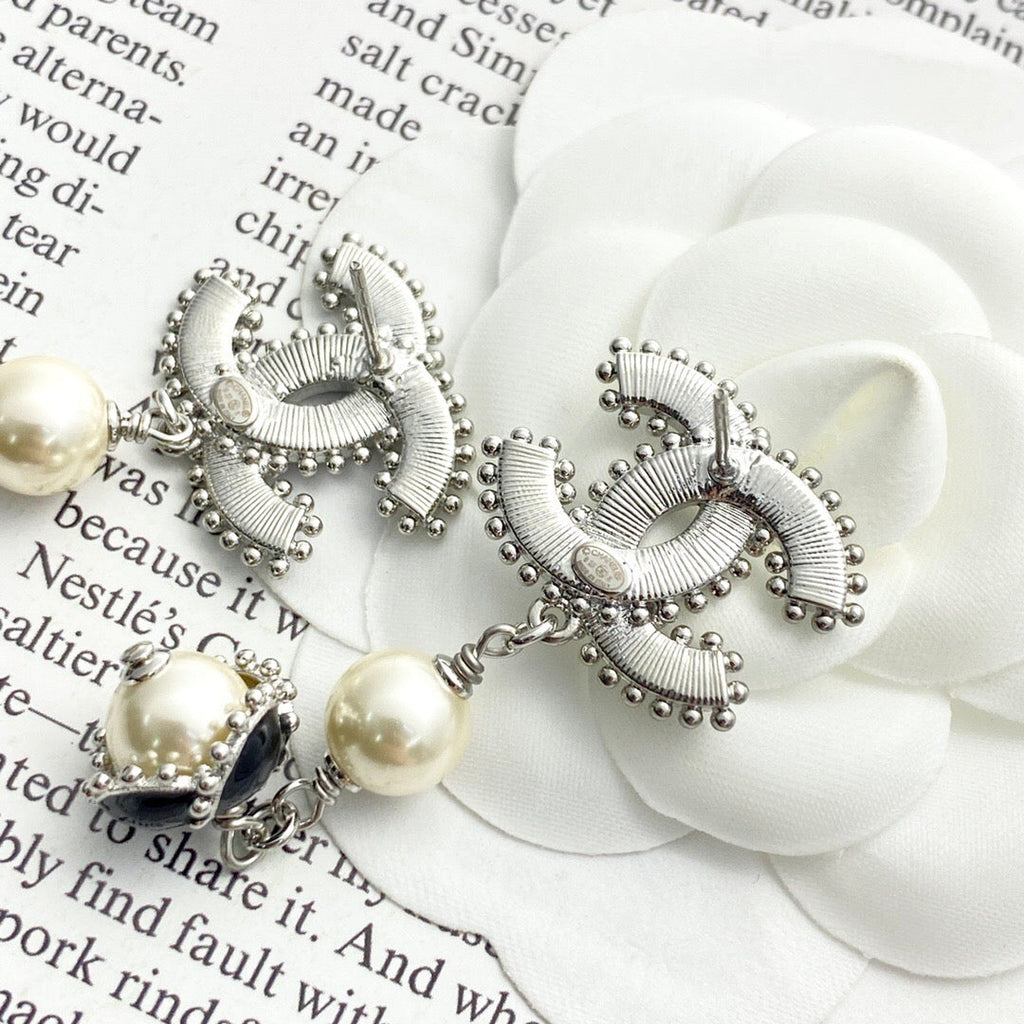 25FW NEW Exquisite Enamel Stud Earrings
