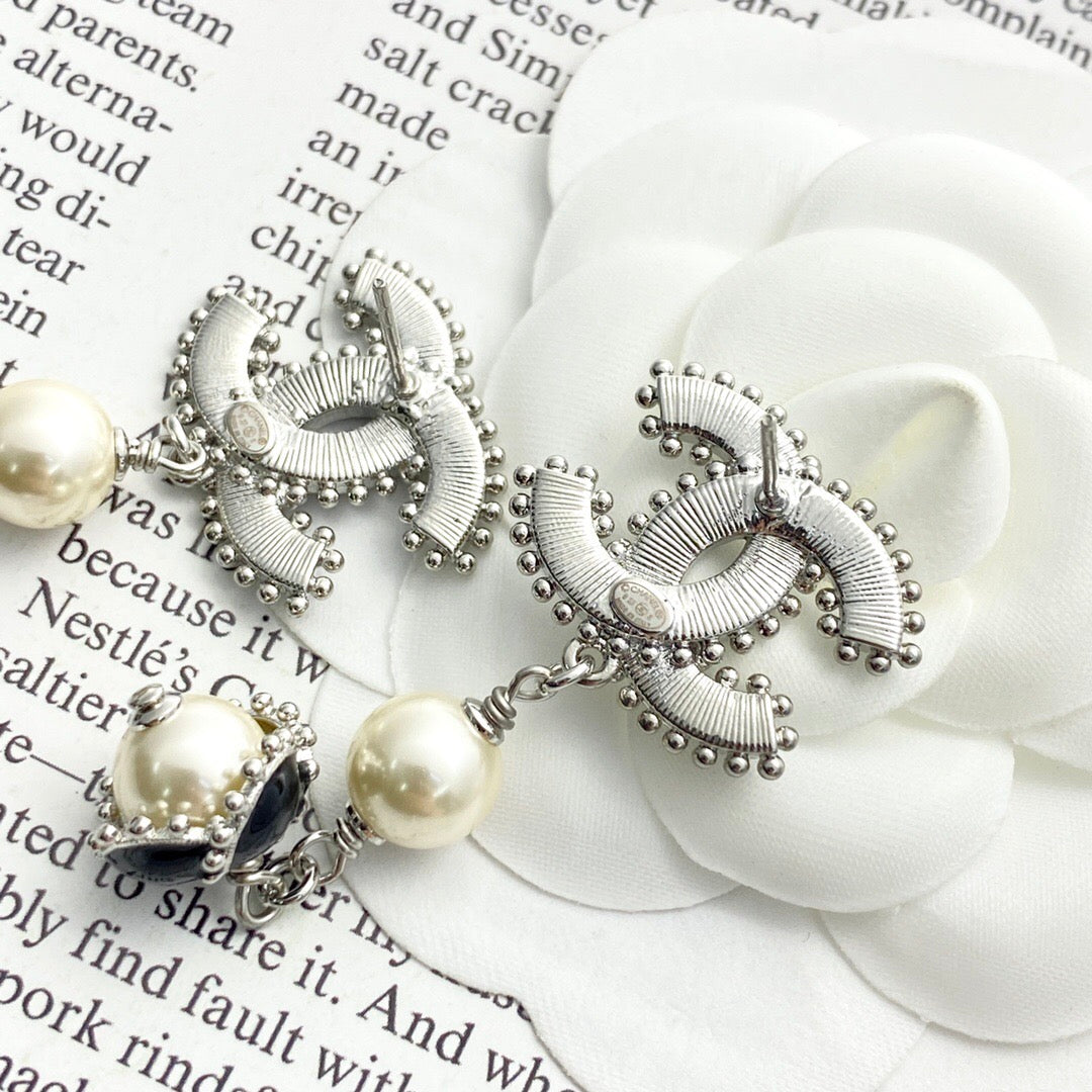 25FW NEW Exquisite Enamel Stud Earrings