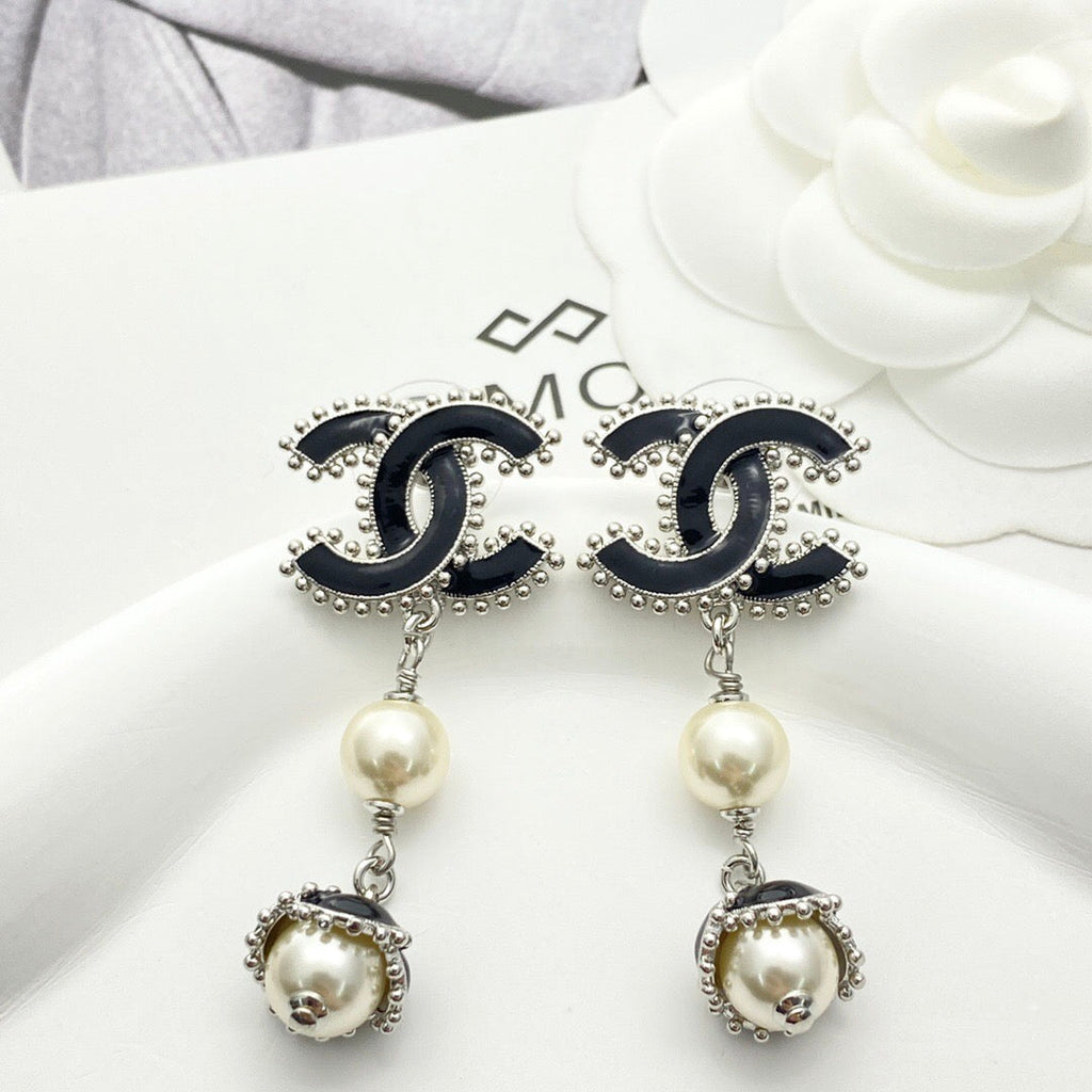 25FW NEW Exquisite Enamel Stud Earrings