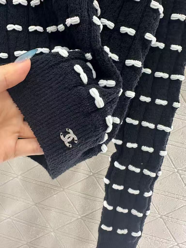 Bow Knit Long-Sleeved Top